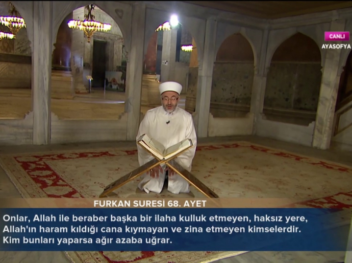 Ayasofya’da Kur’an Tilaveti -Furkan 61-71